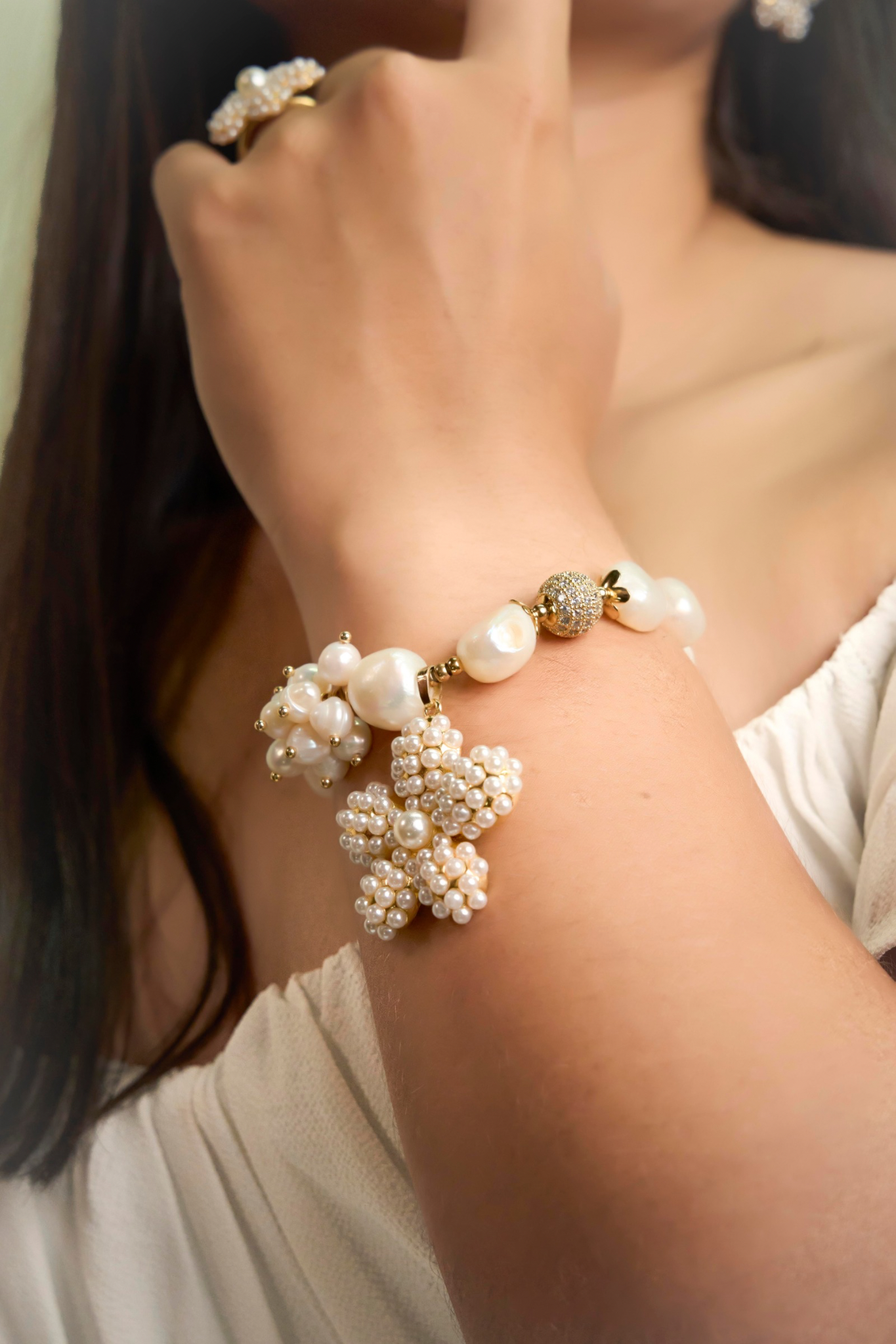 Conjunto perlas y flores